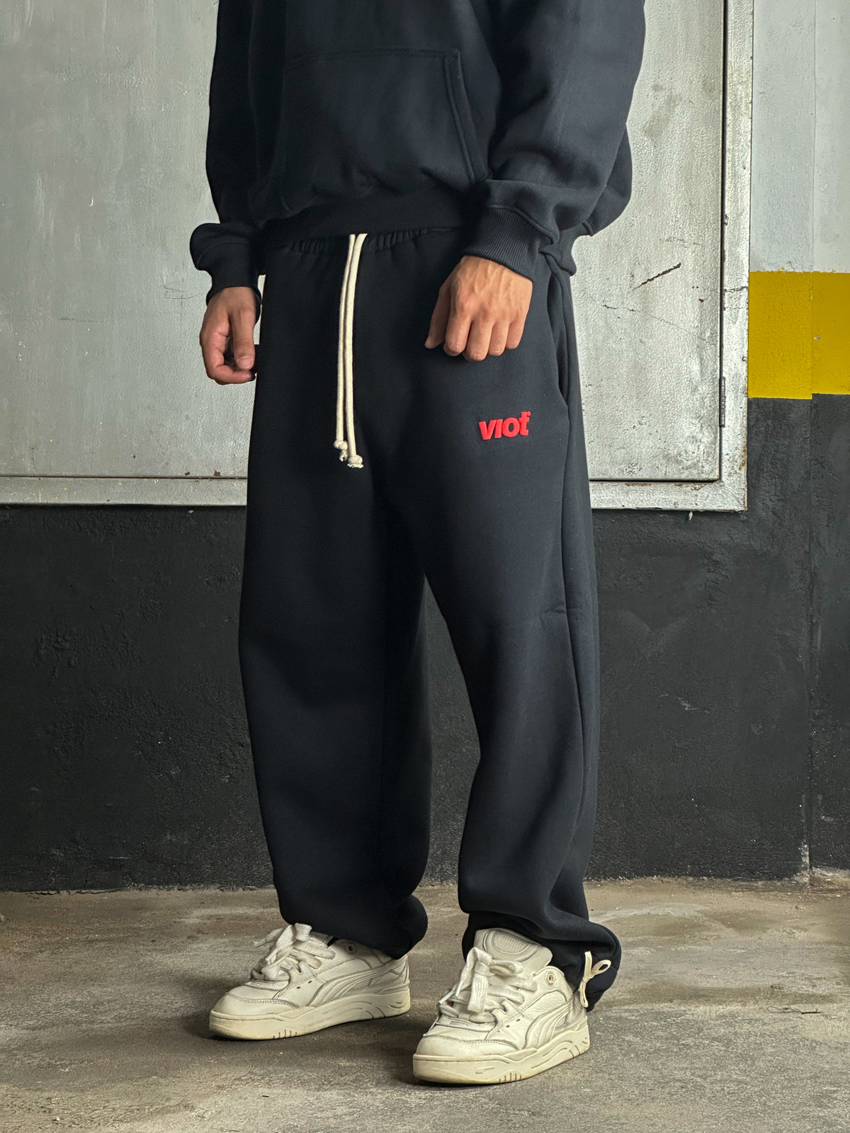 Calça Moletom "V. Suite"